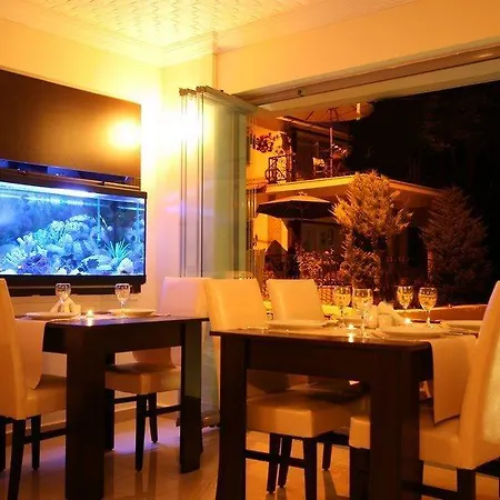 Golden Kum Hotel 2*